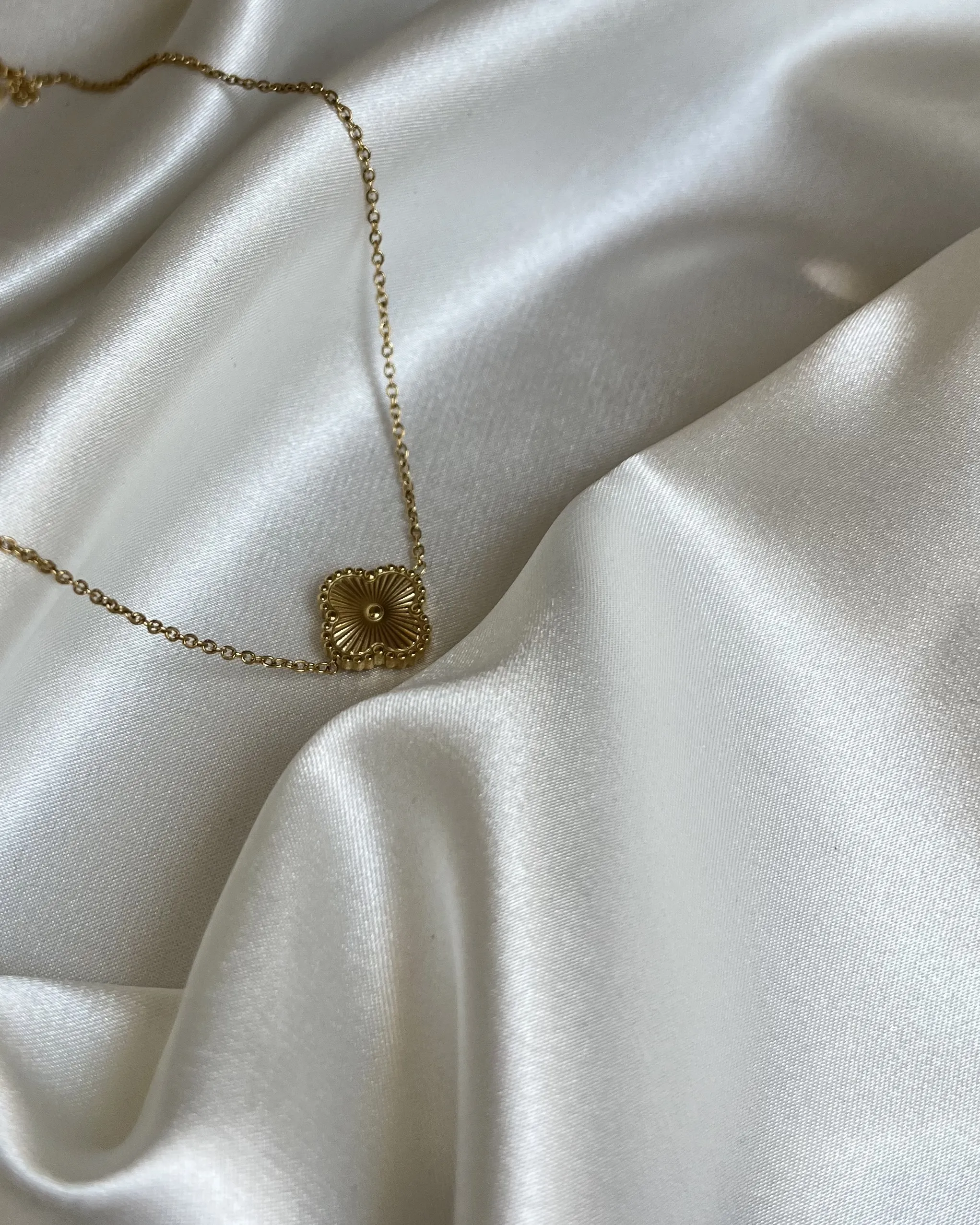 Van Cleef Vip Seri Gold Yonca Çelik Şans Kolye